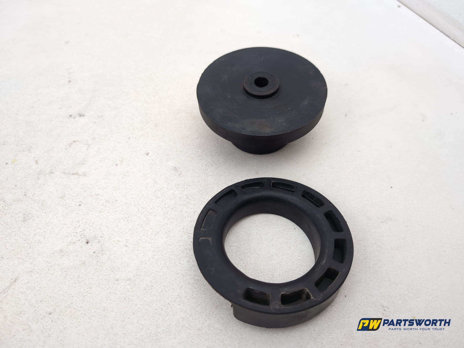 Mercedes R320 R-Class W251 Rear Coil Spring Mount 2006-2013 - photo 10