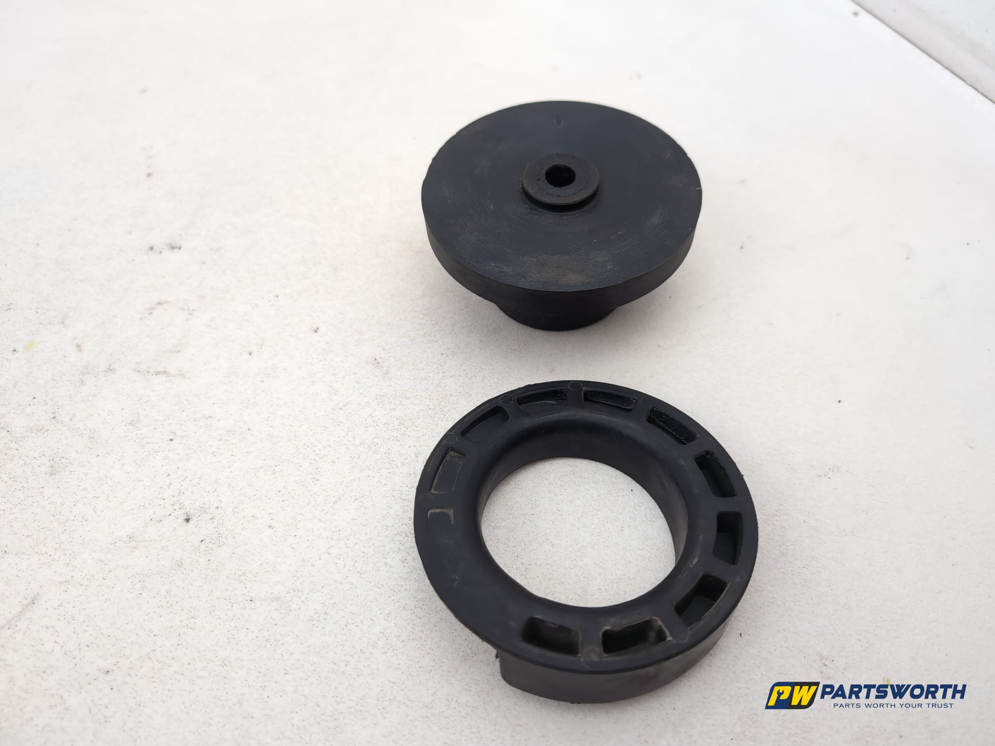 Mercedes R320 R-Class W251 Rear Coil Spring Mount 2006-2013 - photo 4