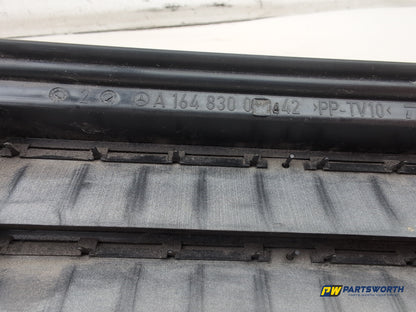Mercedes R320 R-Class W251 Rear Right Ventilation Flap A1648300442 2006-2013 - photo 5