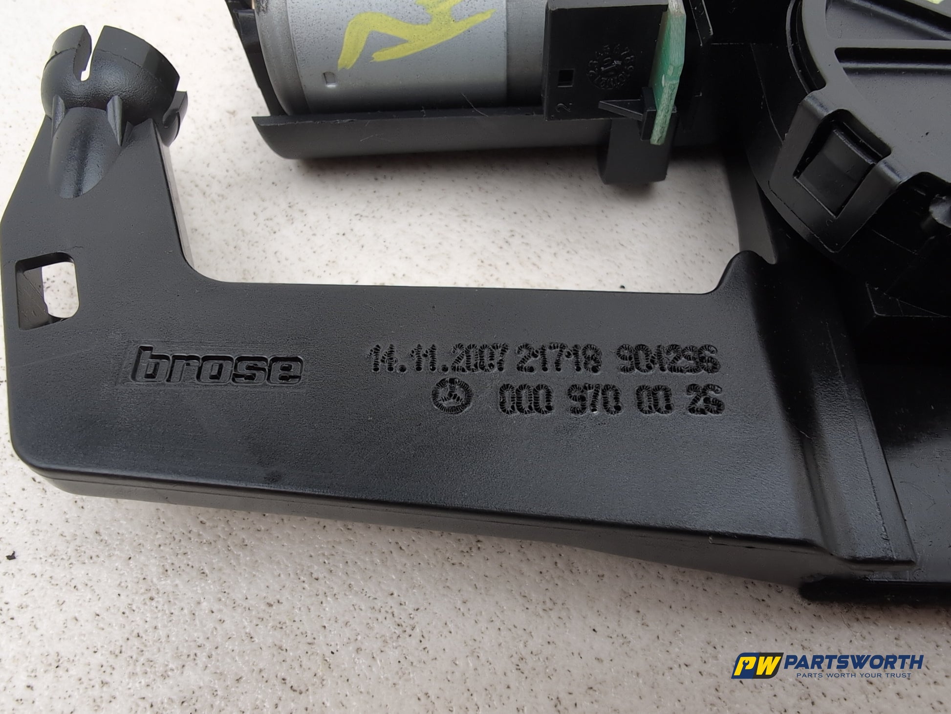 Mercedes R320 R-Class W251 Front Seats Folding Headrest Actuator A0009700026 - photo 10
