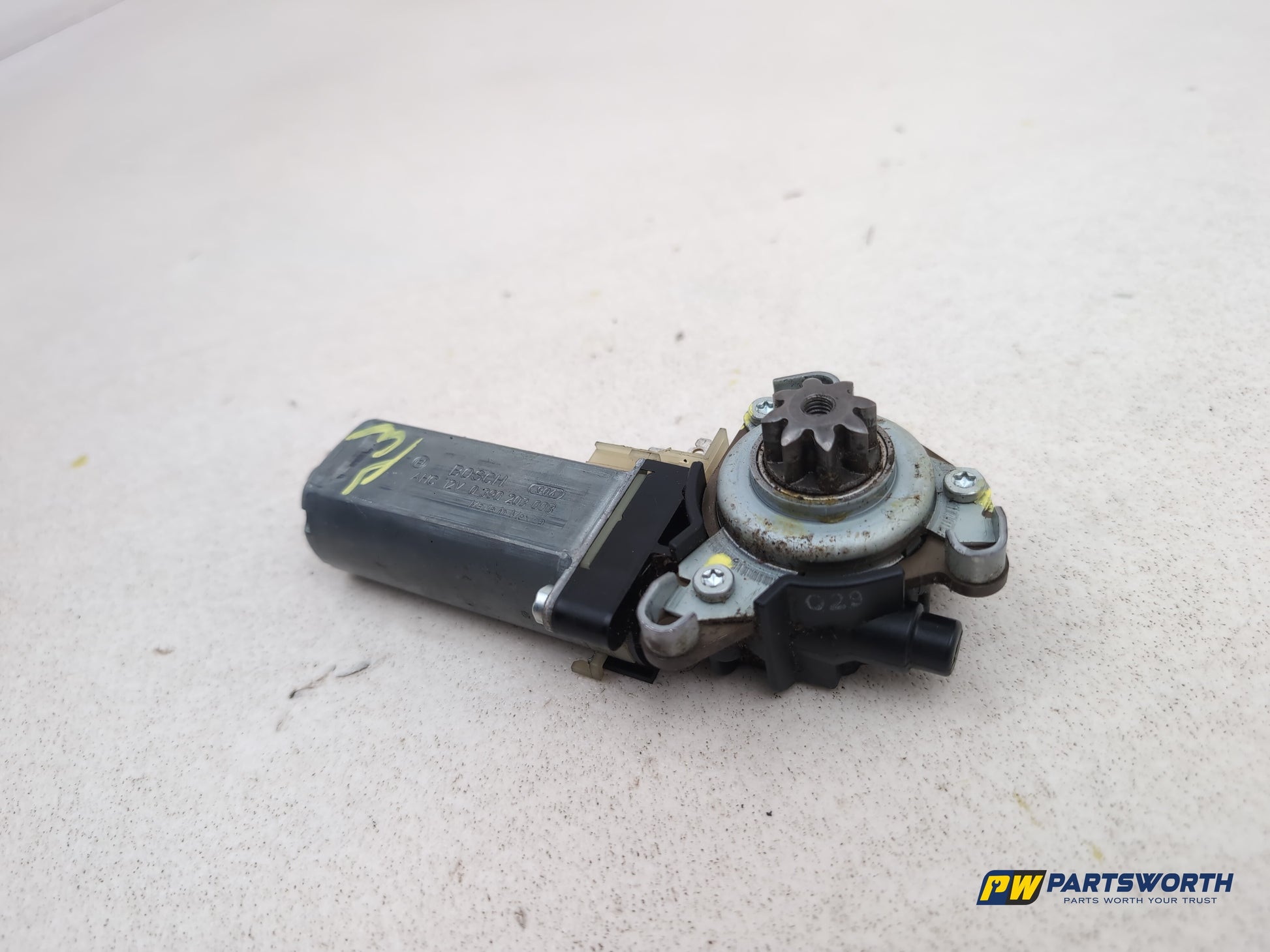 Mercedes R320 R-Class W251 Front Seat Adjustment Motor Left Side 0390203003 - photo 4