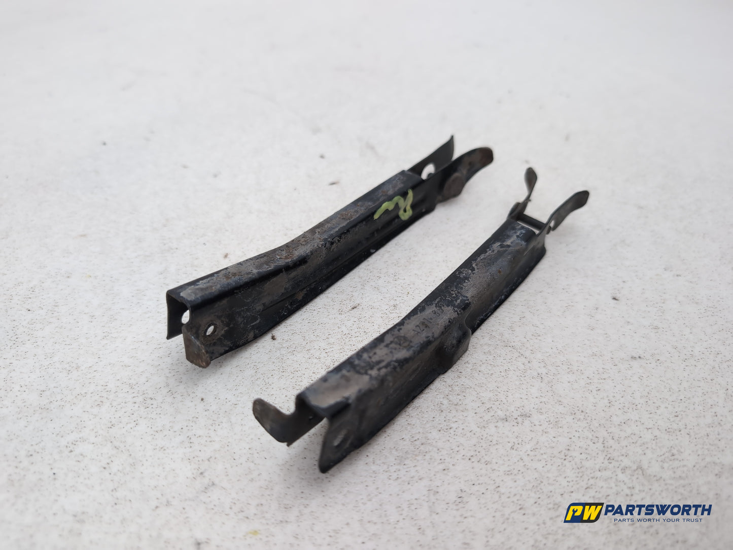 Mercedes R320 R-Class W251 Front Bumper Mounting Bracket Pair A2518801114 - photo 2