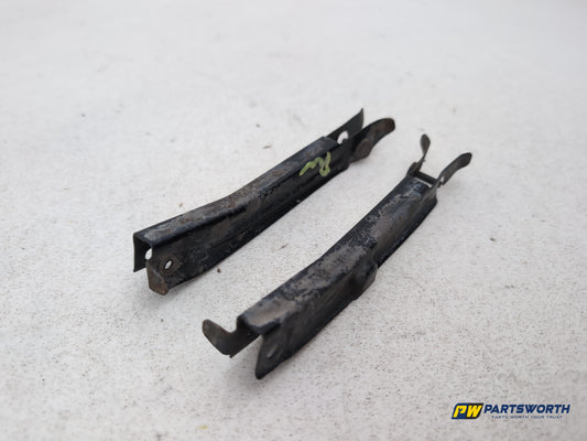 Mercedes R320 R-Class W251 Front Bumper Mounting Bracket Pair A2518801114 - photo 2