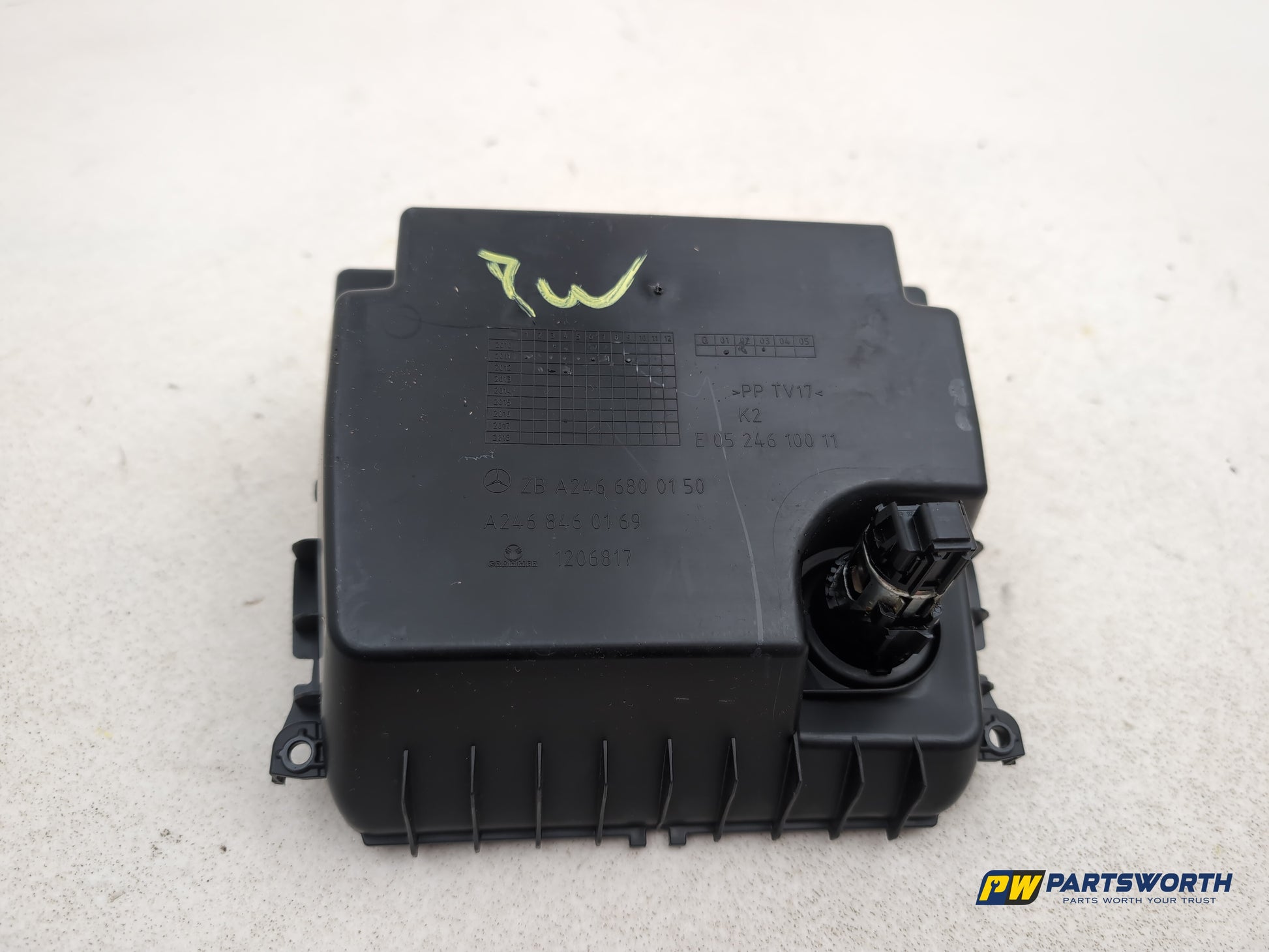 Mercedes-Benz B180 B-Class W246 Centre Console Ashtray A2466800150 2011-2018 - photo 4