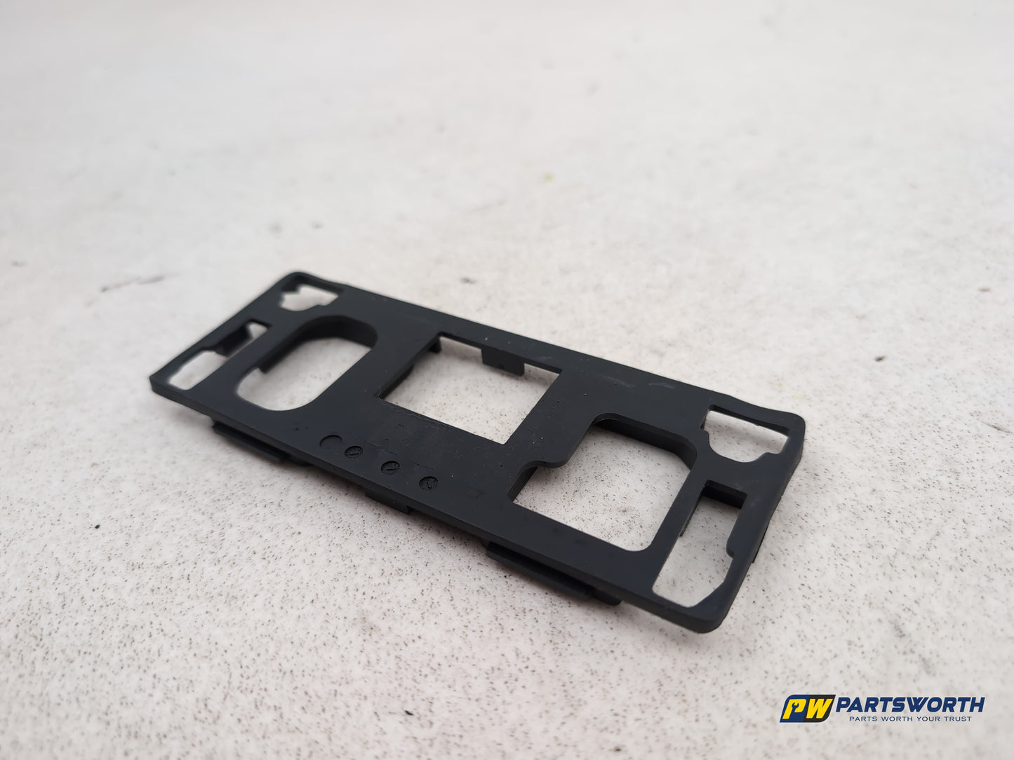 Mercedes-Benz B180b-Class W246 Display Screen Mount A2468200012 2011-2018 - photo 4