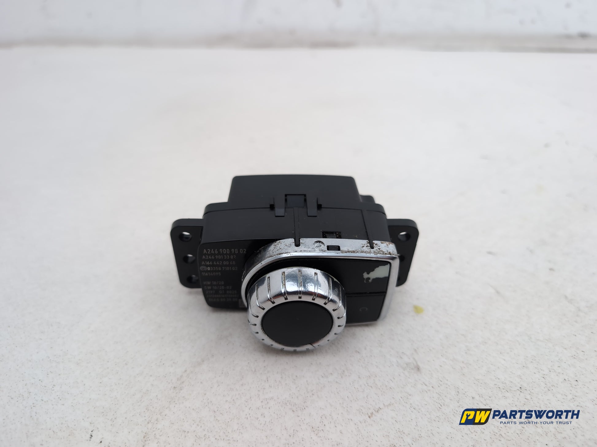 Mercedes-Benz B180 B-Class W246 Multimedia Control Switch A2469009802 2011-2018 - photo 4