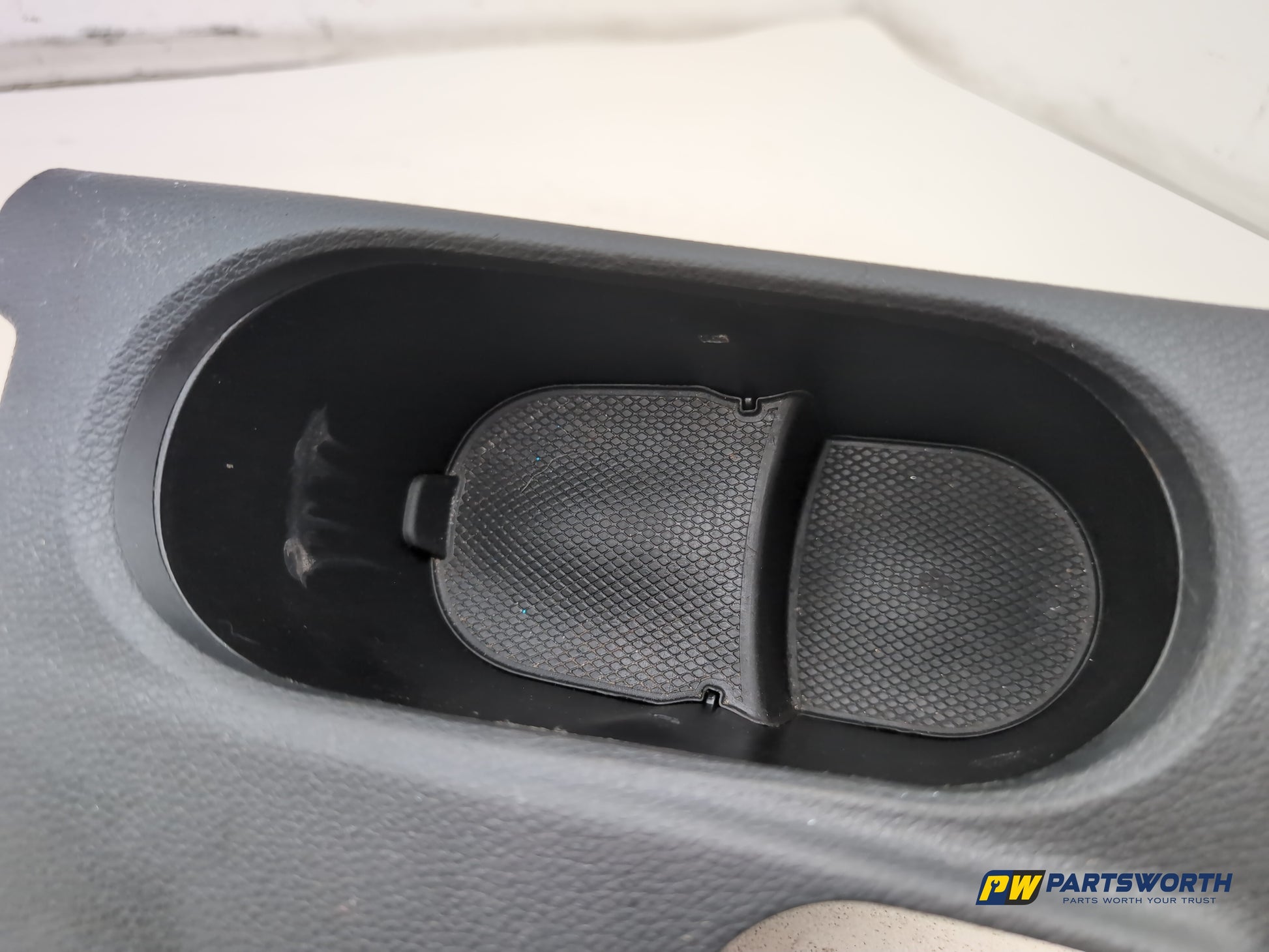 Mercedes-Benz B180 B-Class W246 Centre Console Cup Holder A2466800910 2011-2018 - photo 4