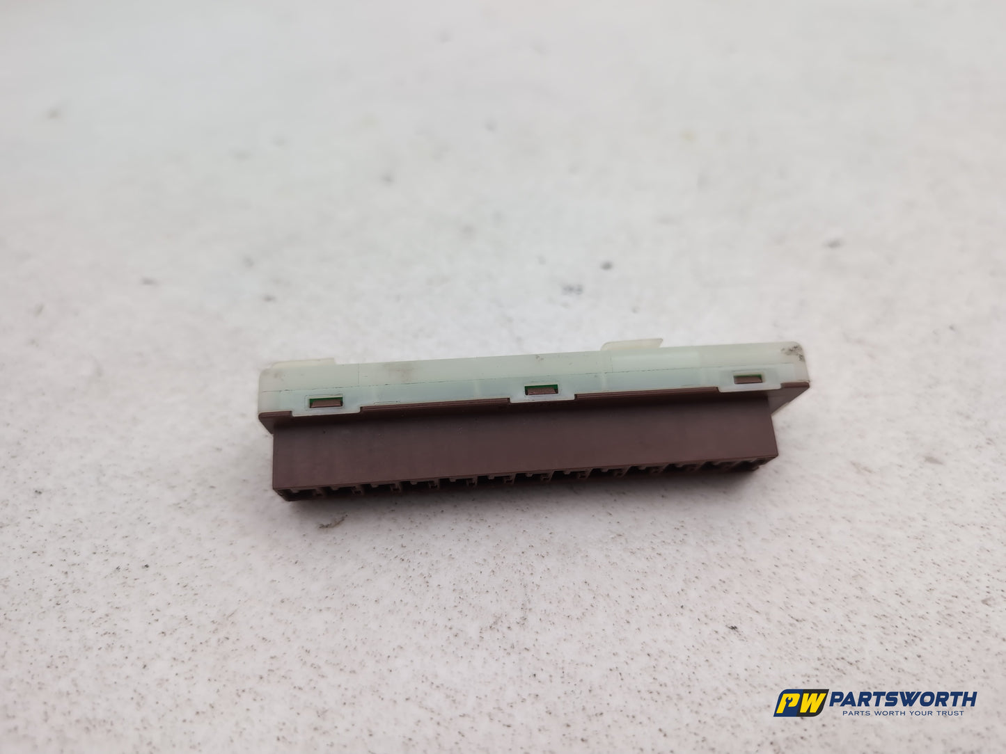 Mercedes W176 W212 W246 Voltage Converter Inverter Power Distributor A0009820012 - photo 4