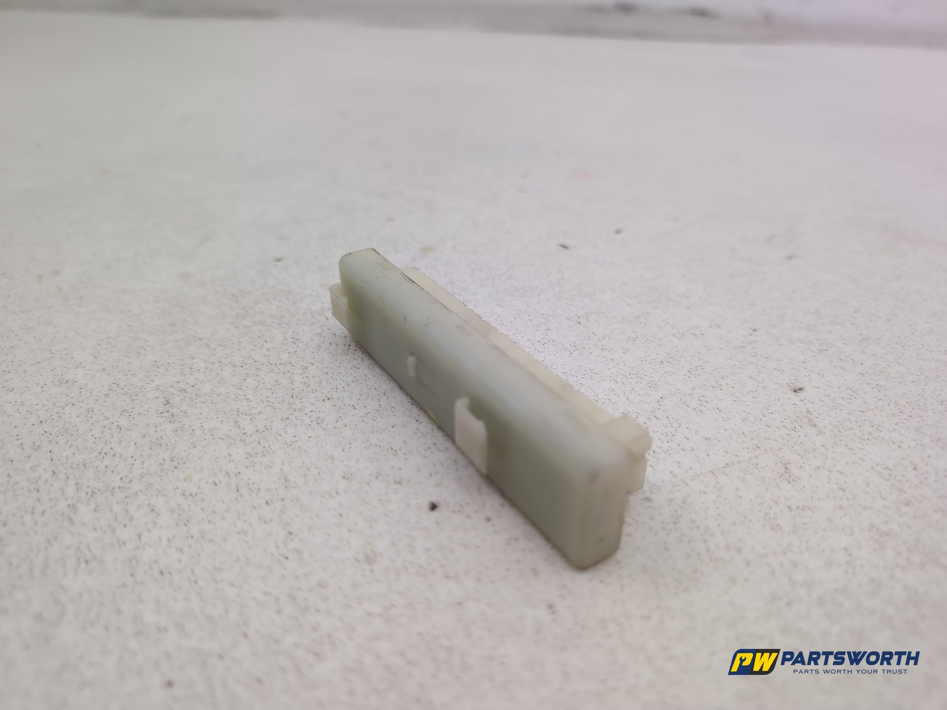 Mercedes W176 W212 W246 Voltage Converter Inverter Power Distributor A0009820212 - photo 4