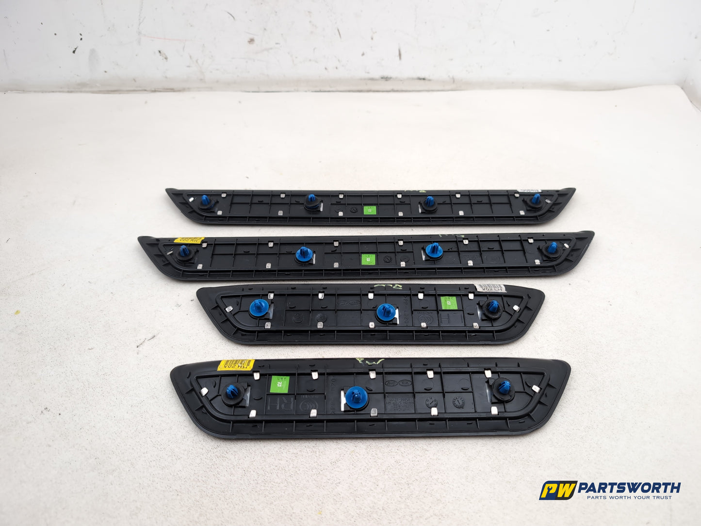 Hyundai I40 Style Blue Drive Door Step Trim Set 858833z100 2011-2019 - photo 10