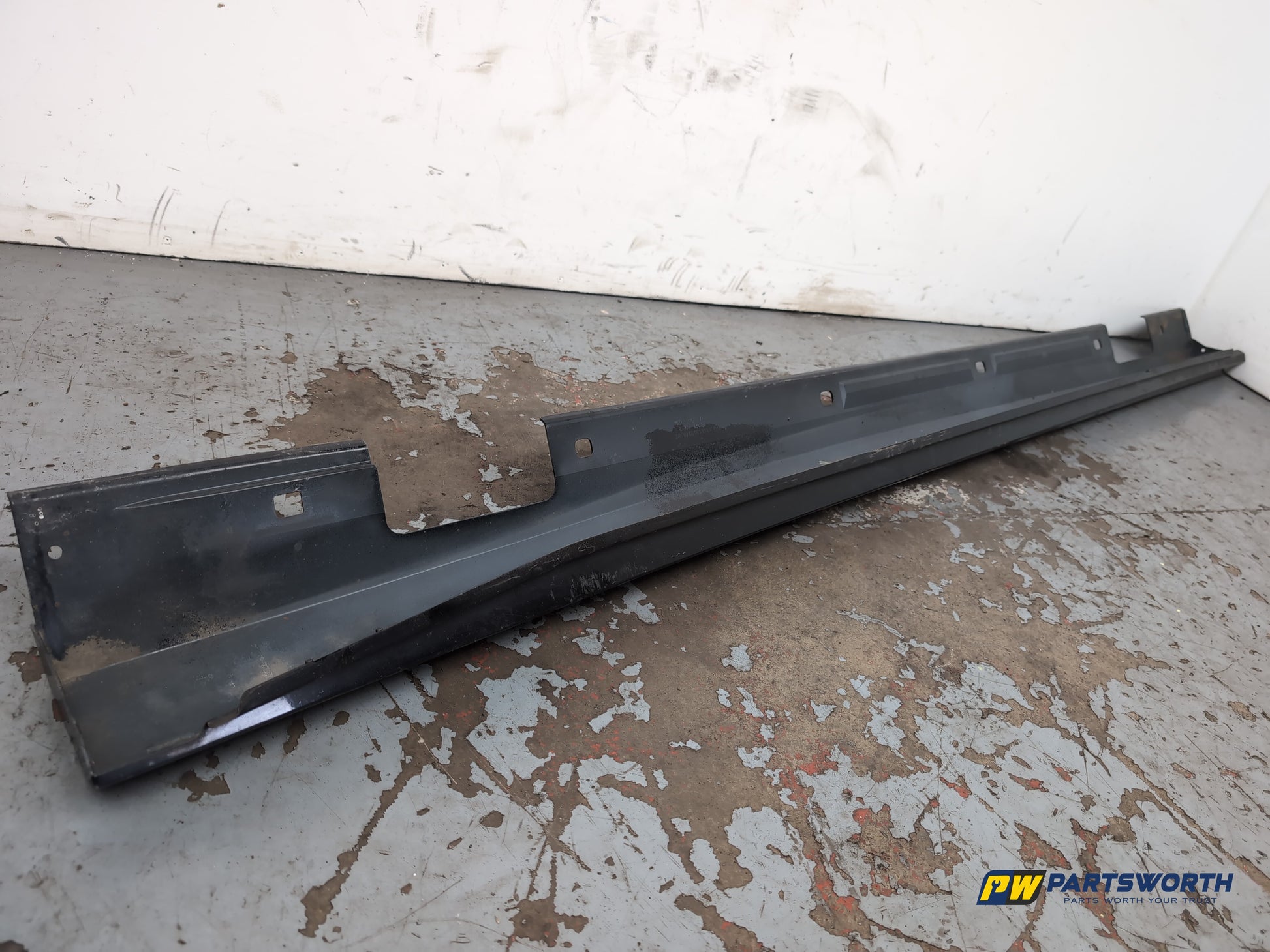 Side Skirt RH 4