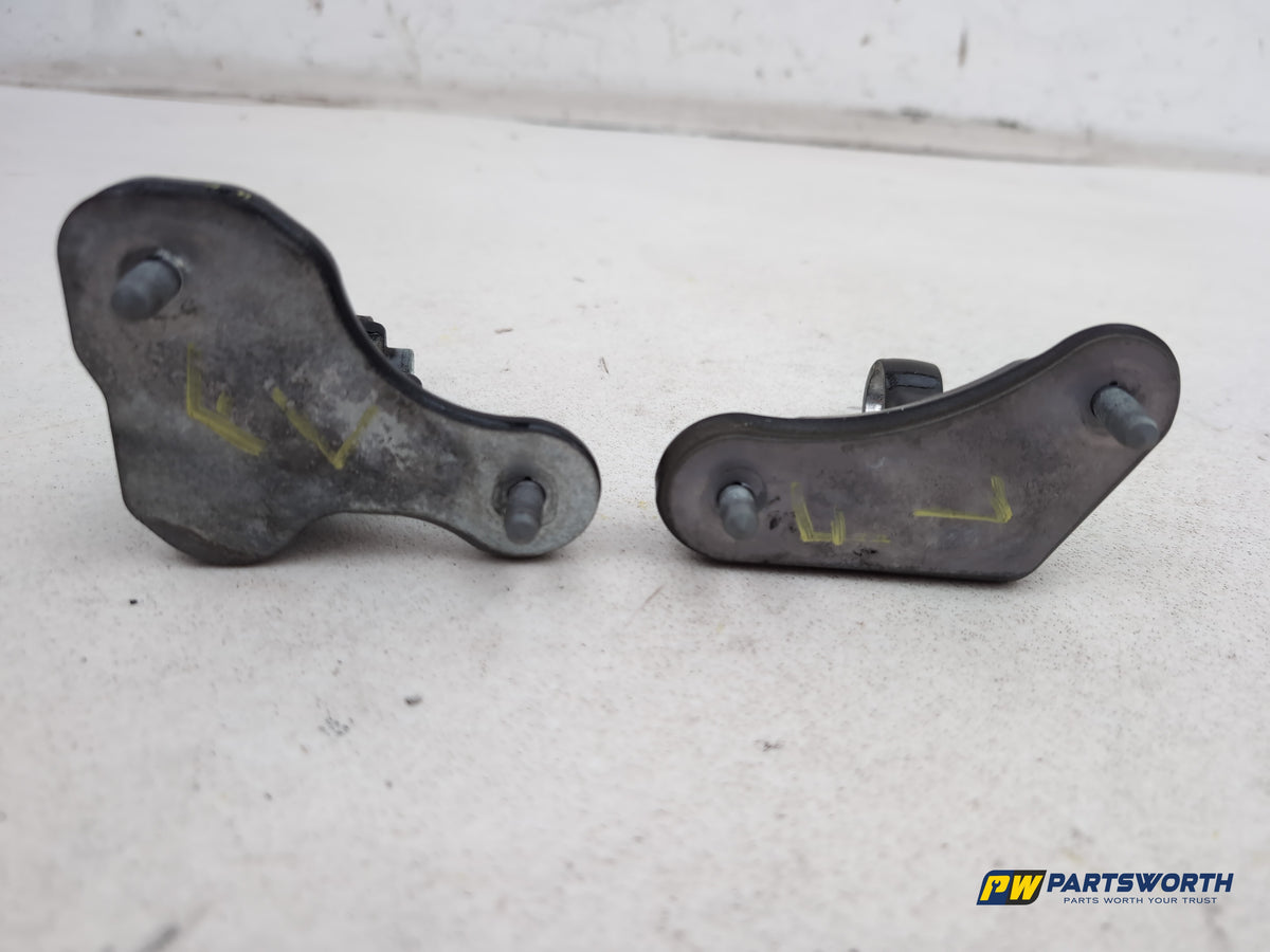 LH Front Door Hinge Pair  4