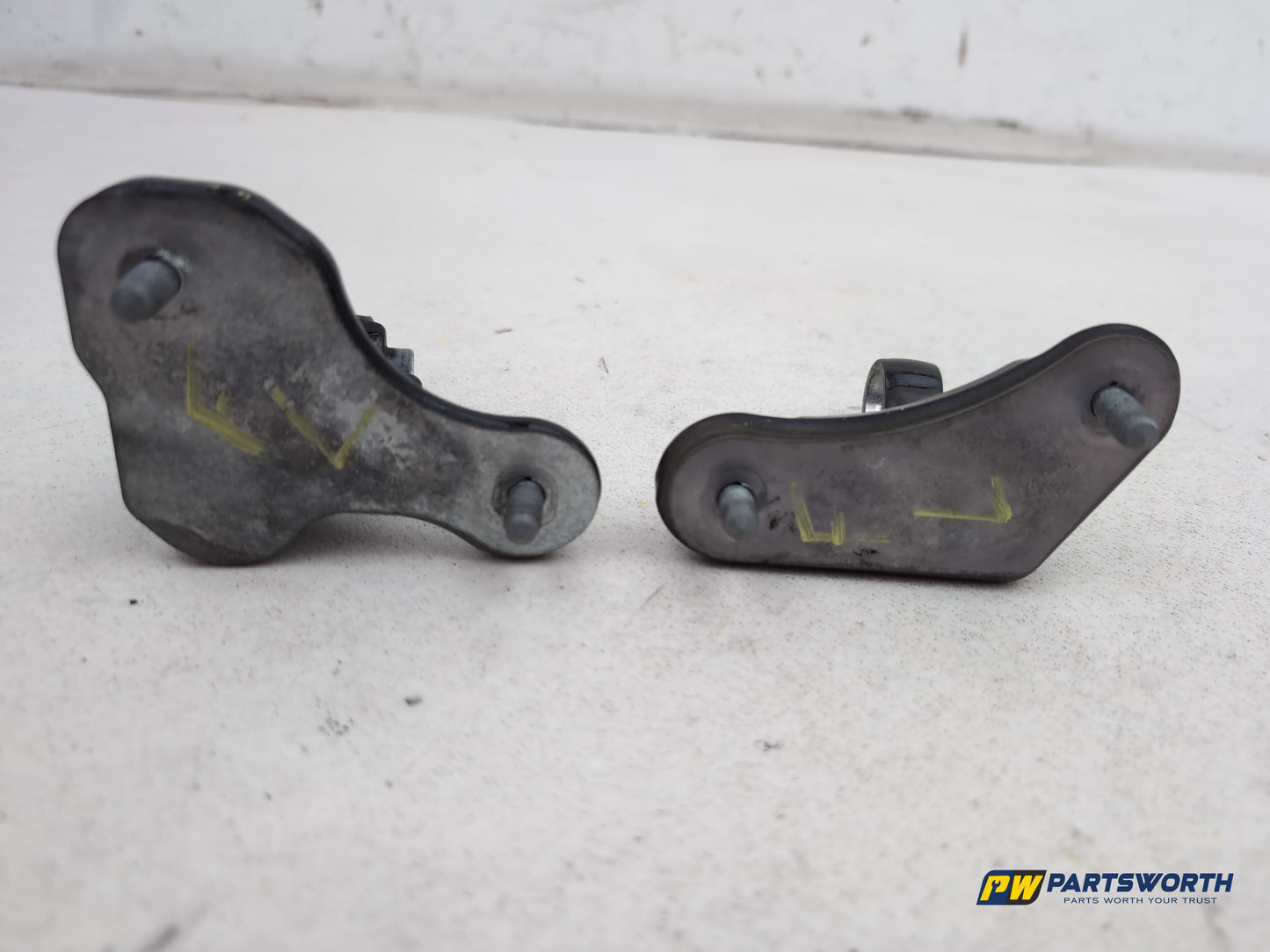 LH Front Door Hinge Pair  4