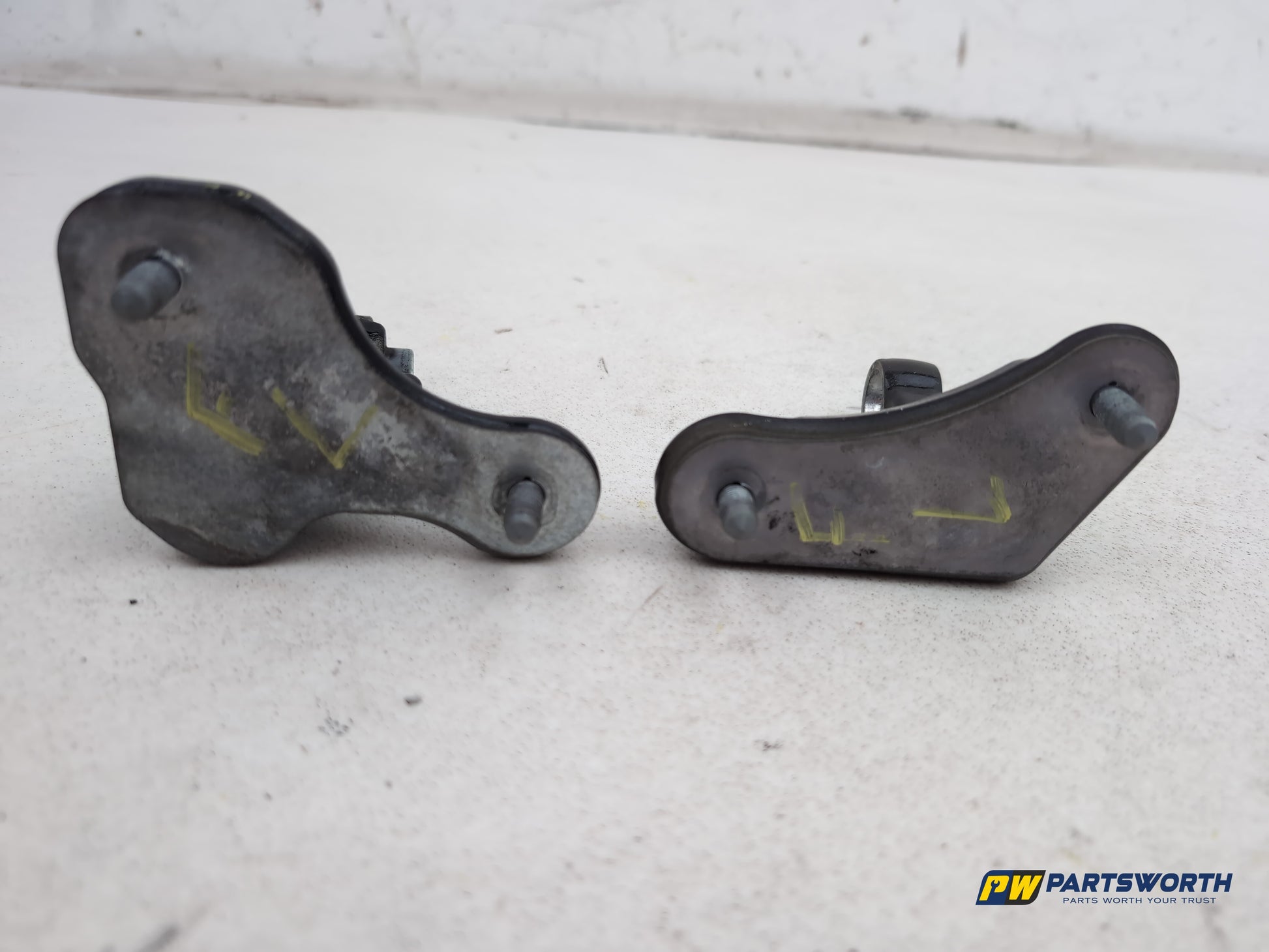 LH Front Door Hinge Pair  4