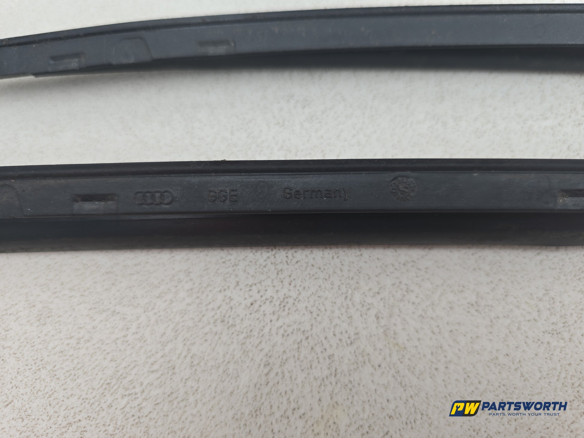 Audi A5 S Line Tdi Quattro Windscreen Trim Moulding Pair 8t0854328a 2007-2016 - photo 4