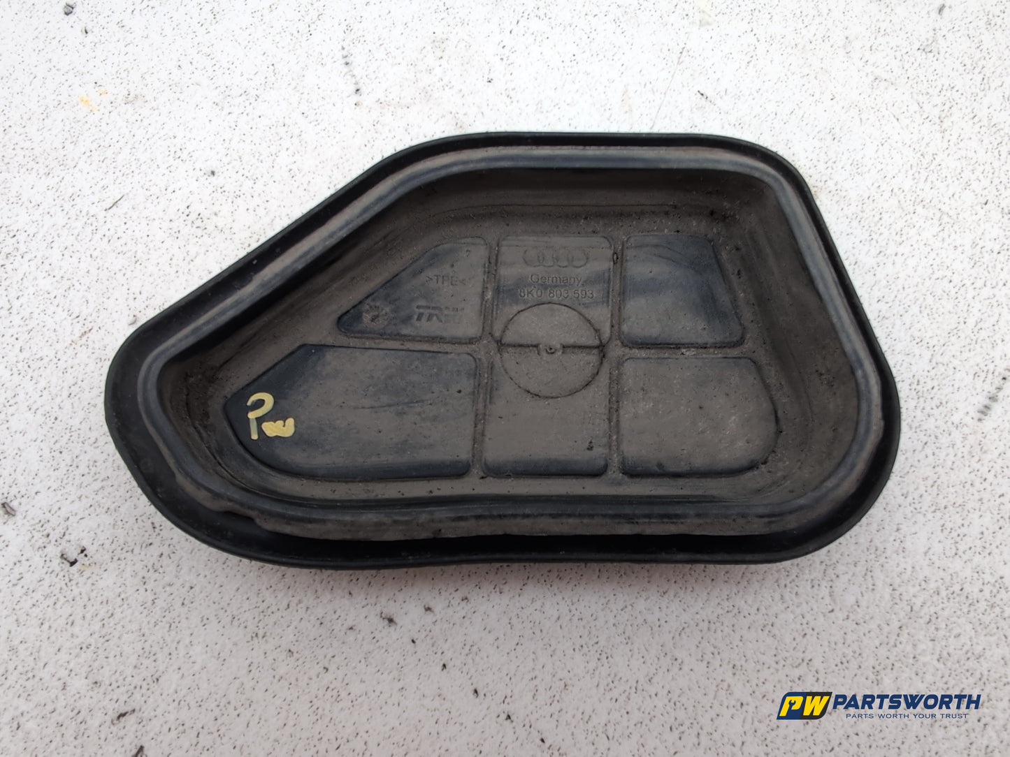 Audi A5 S Line Tdi Quattro Front Top Suspension Spring Cover Trim Left 8k0803593 - photo 4