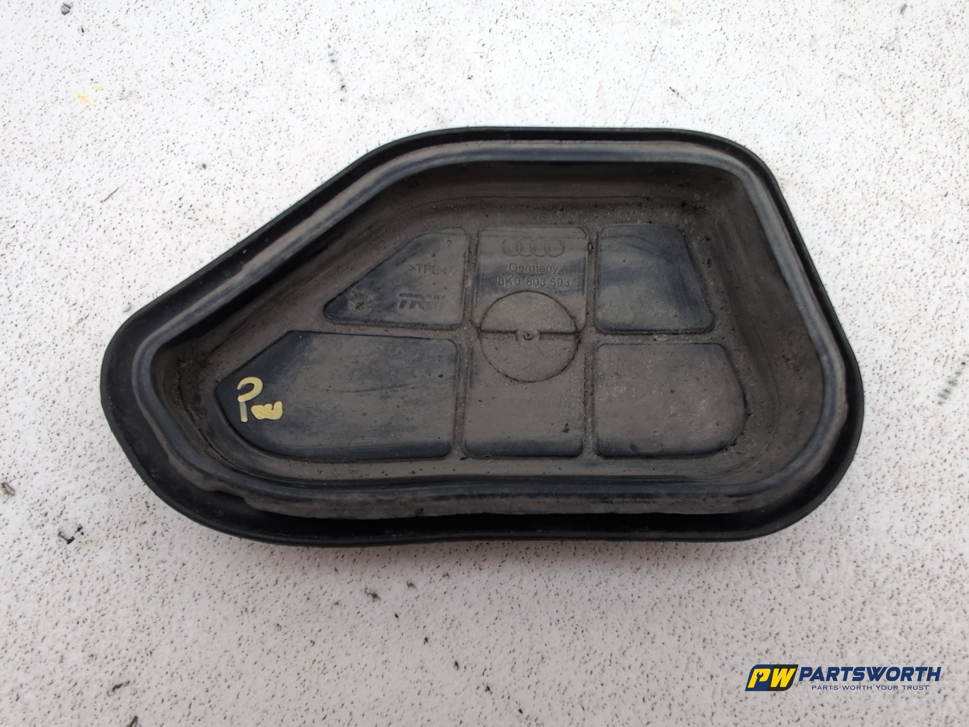 Audi A5 S Line Tdi Quattro Front Top Suspension Spring Cover Trim Left 8k0803593 - photo 4