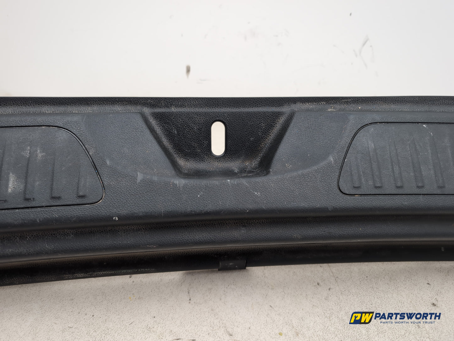 Mercedes-Benz B180 B-Class W246 Rear Boot Lid Catch Trim Panel A2466900041 - photo 4