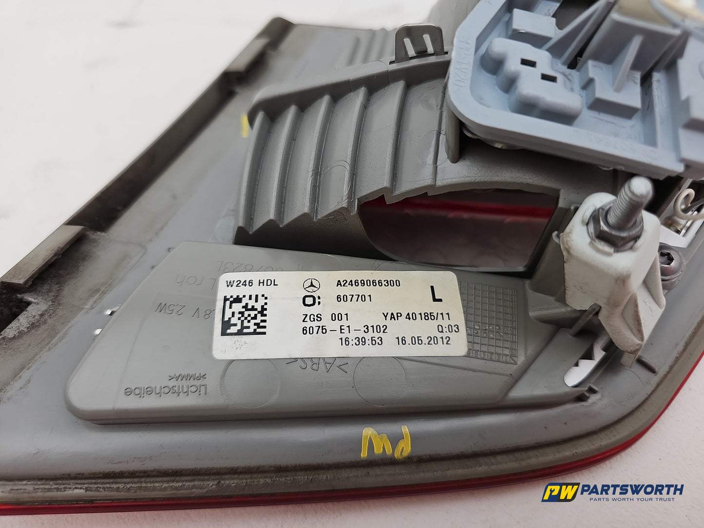 Mercedes-Benz B180 B-Class W246 Lamp Assembly Rear Inner Passenger A2469066300 - photo 4
