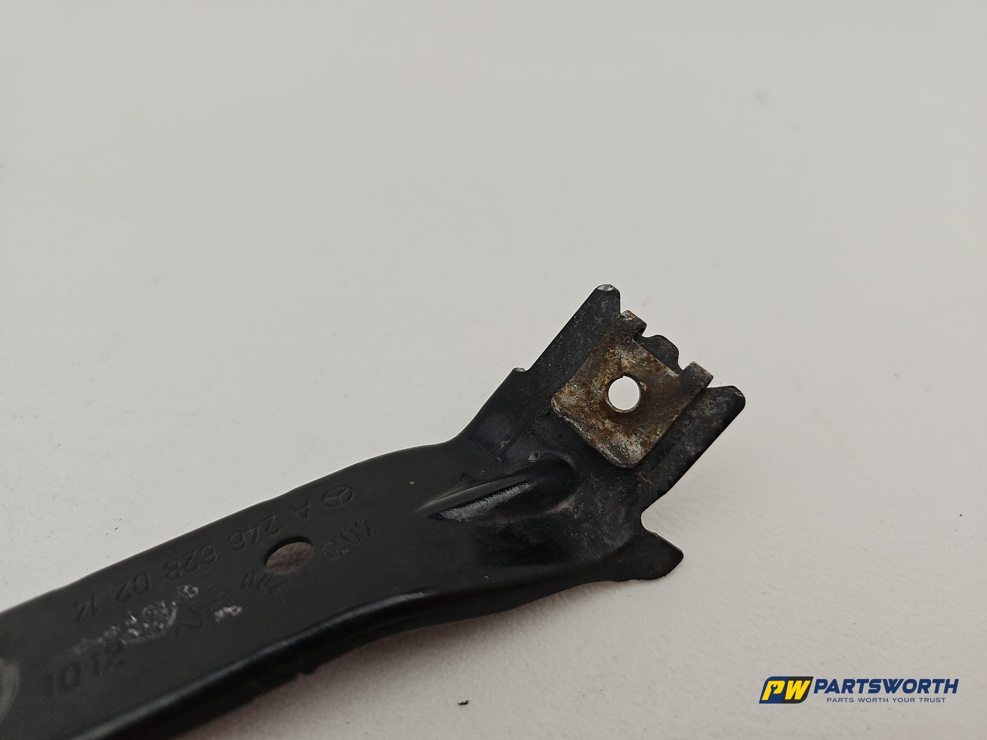 Mercedes-Benz B180 B-Class W246 Front Right Fender Bracket A2466280214 2011-2015 - photo 4