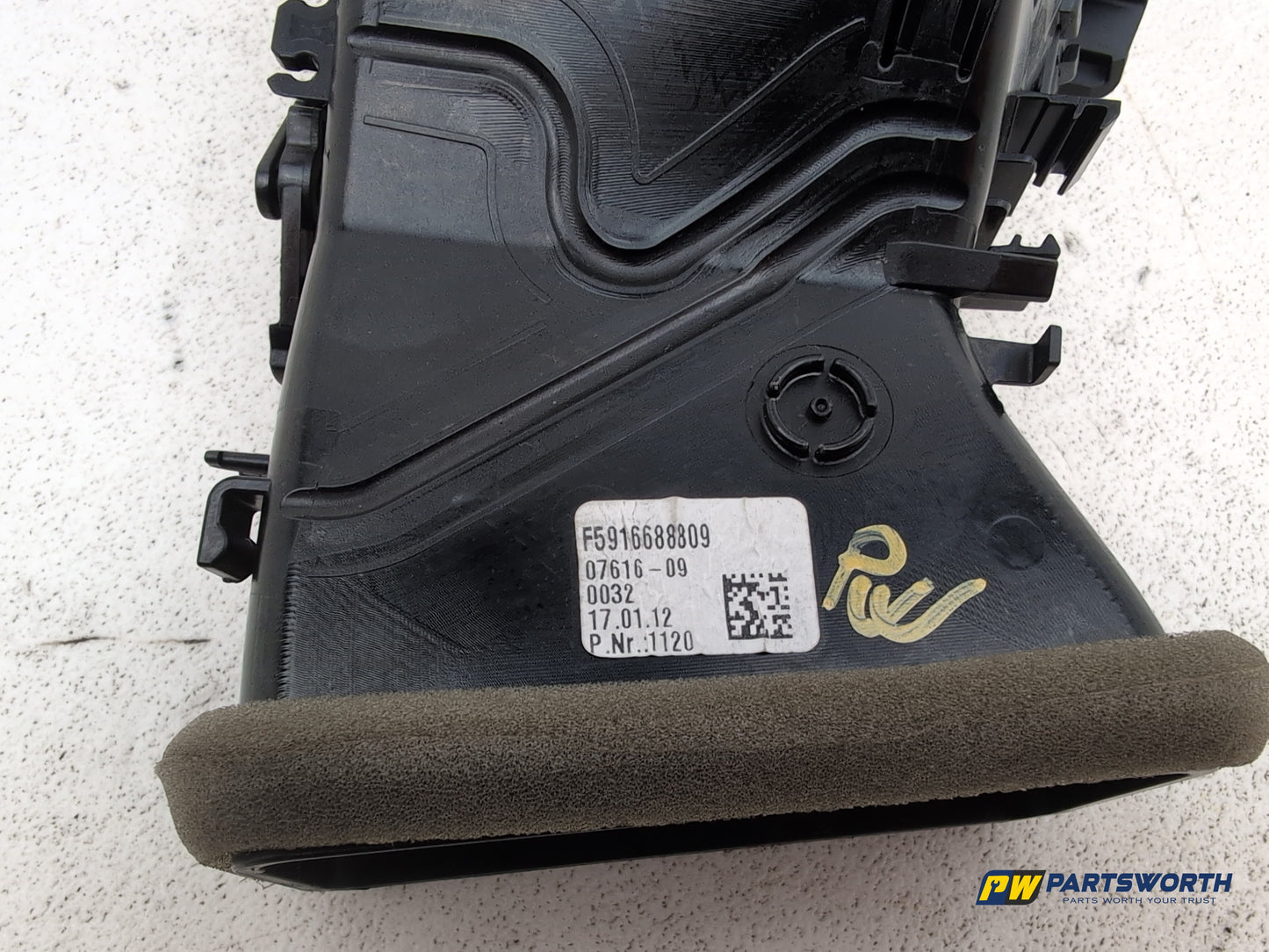 Bmw 5 Series 520d Se Auto F10 Dashboard Air Vent Right Driver Side 5916688809 - photo 4