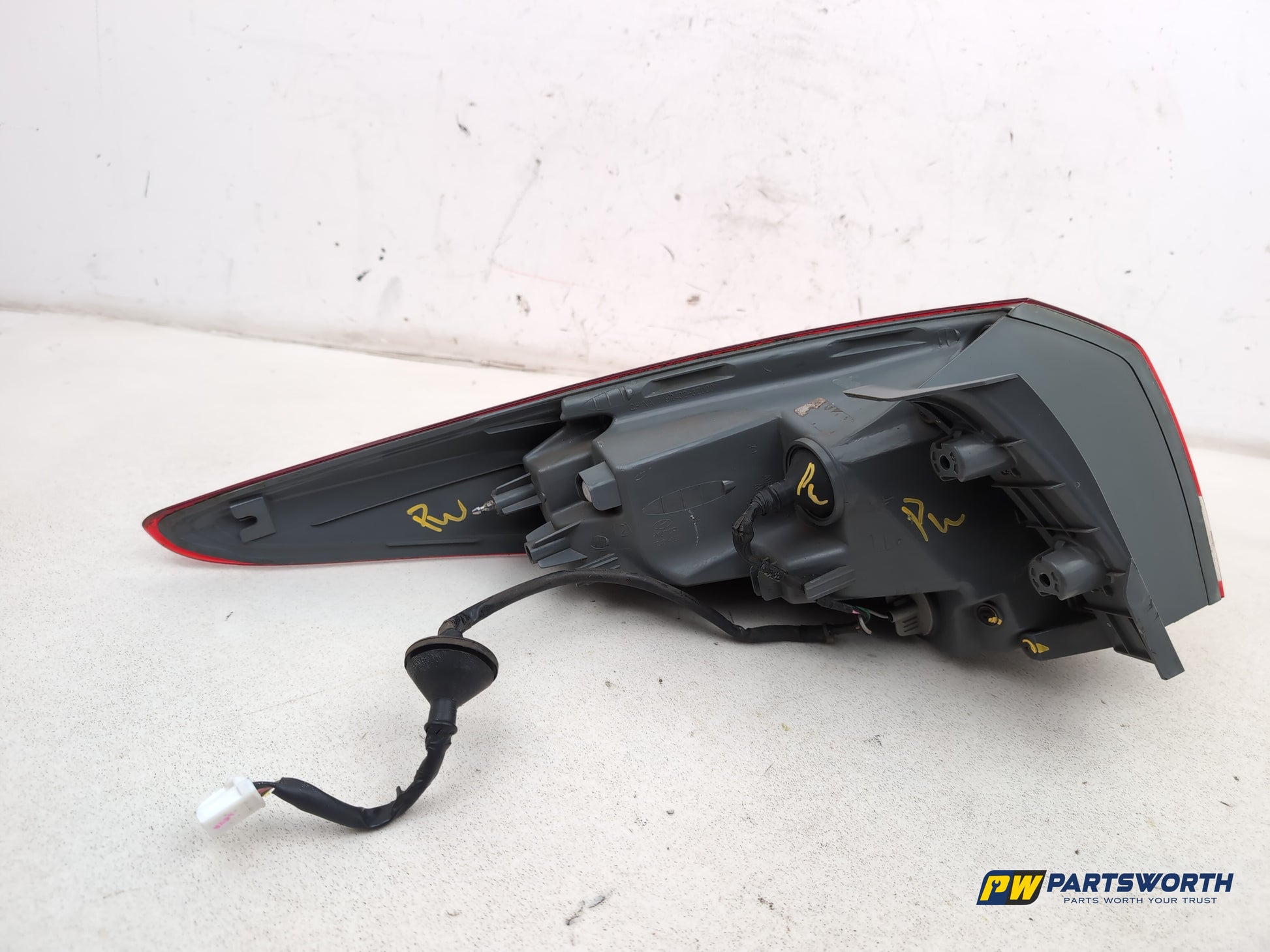 Hyundai I40 Style Blue Drive Crdi Lamp Assembly Rear Rh Driver Side 924023z000 - photo 4