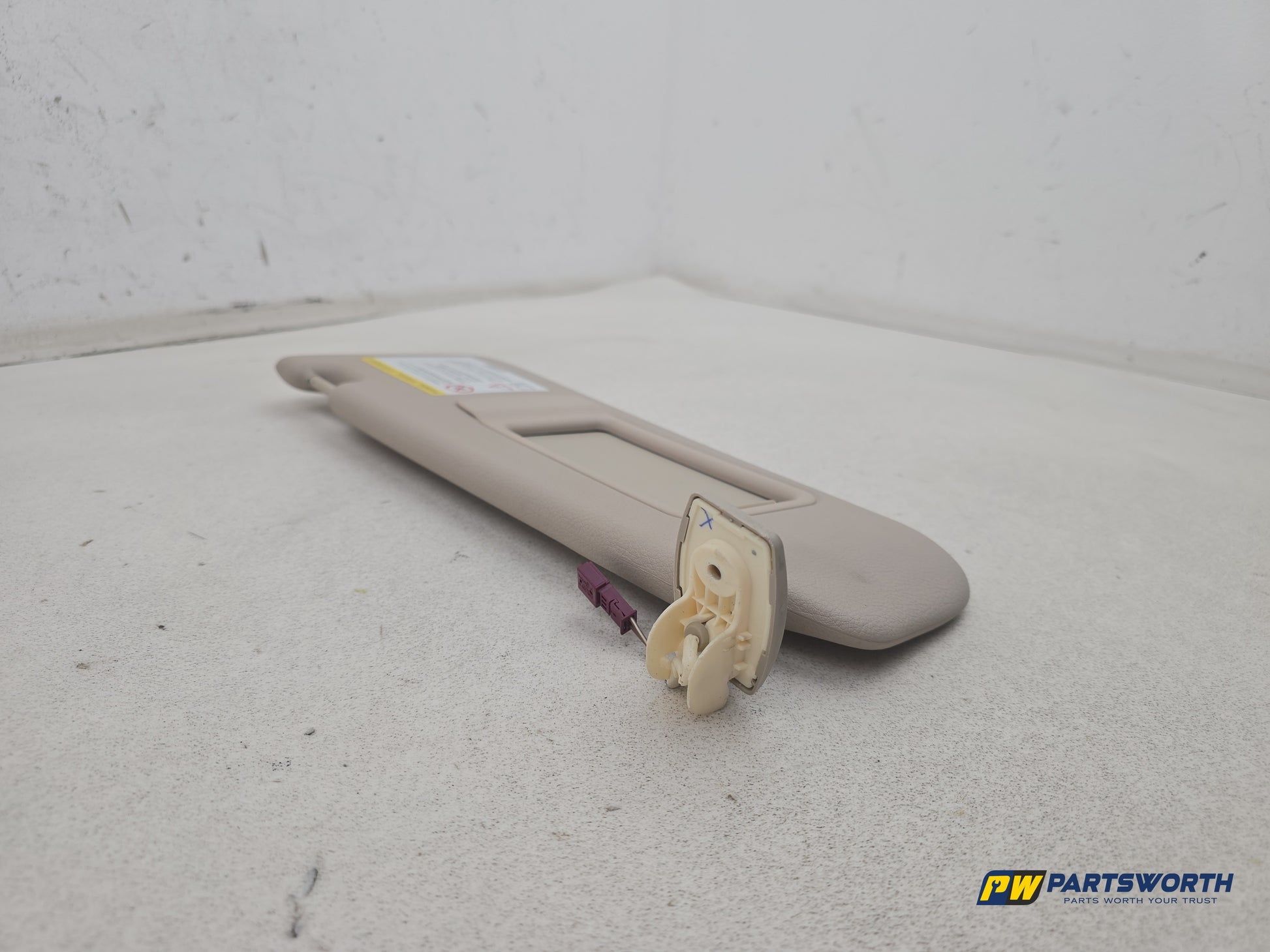 Bmw 5 Series 520d Se Auto F10 Sun Visor Lh Passenger Side 2010-2017 - photo 6