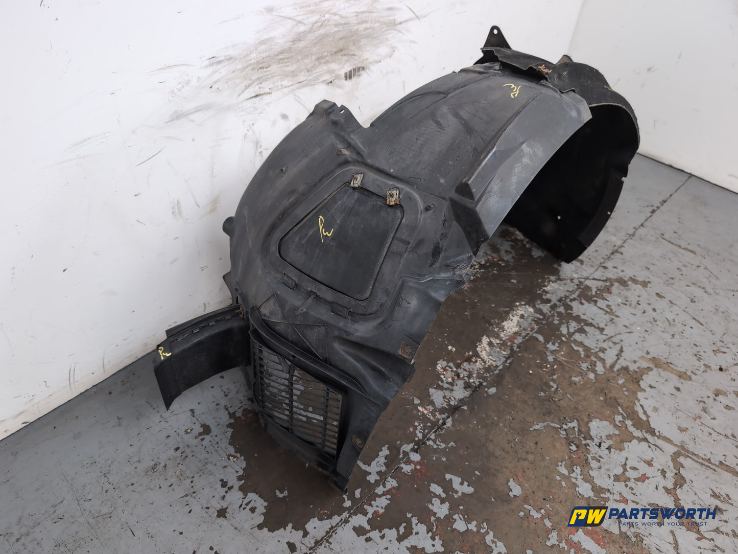Moulding Wheel Arch Front LH 4