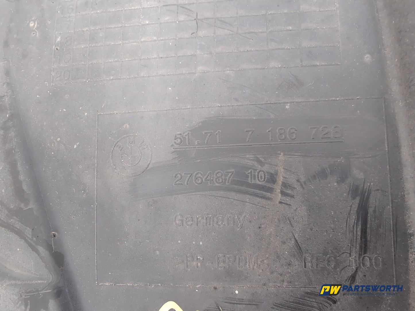 Moulding Wheel Arch Front RH 4
