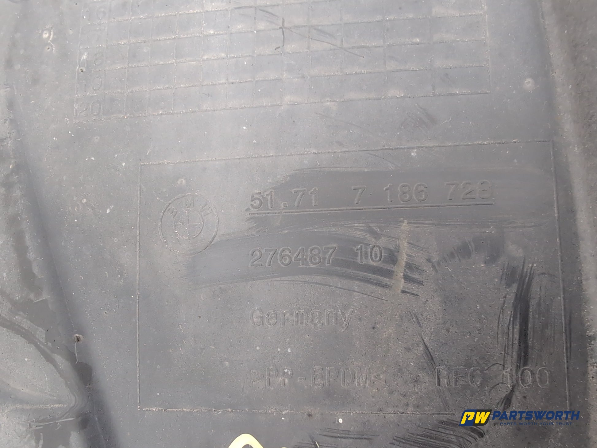 Moulding Wheel Arch Front RH 4