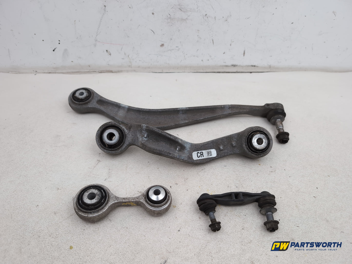 Suspension Arm Rear Wishbone LH 4