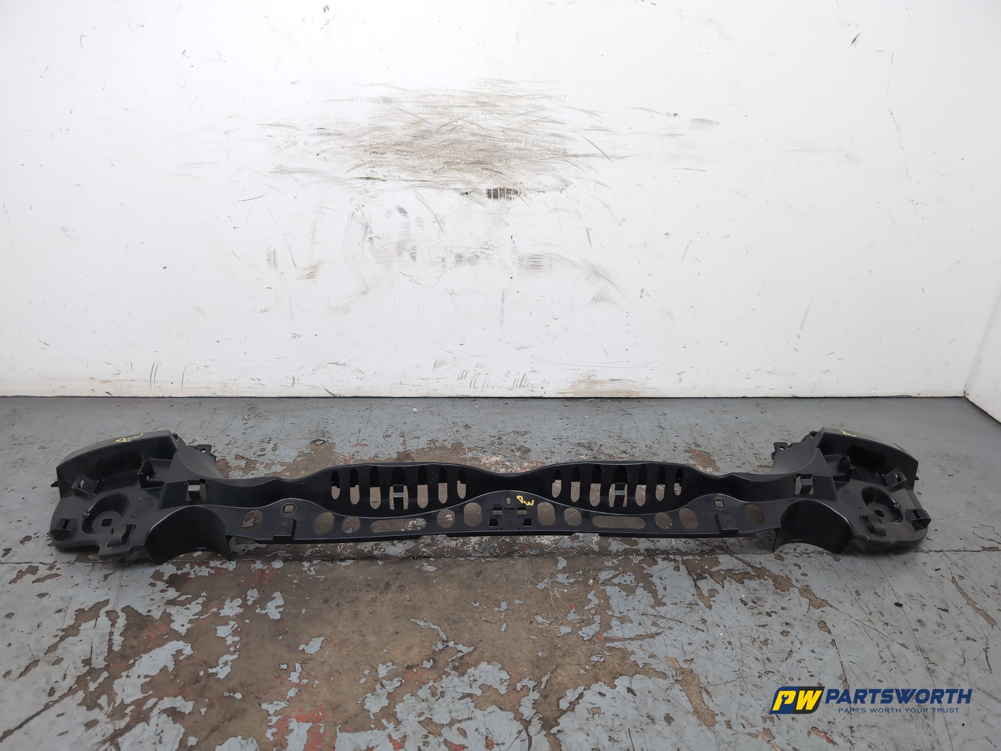Bmw 5 Series 520d Se Auto F10 Rear Bumper Bracket Guide Mount Centre 7184766 - photo 4