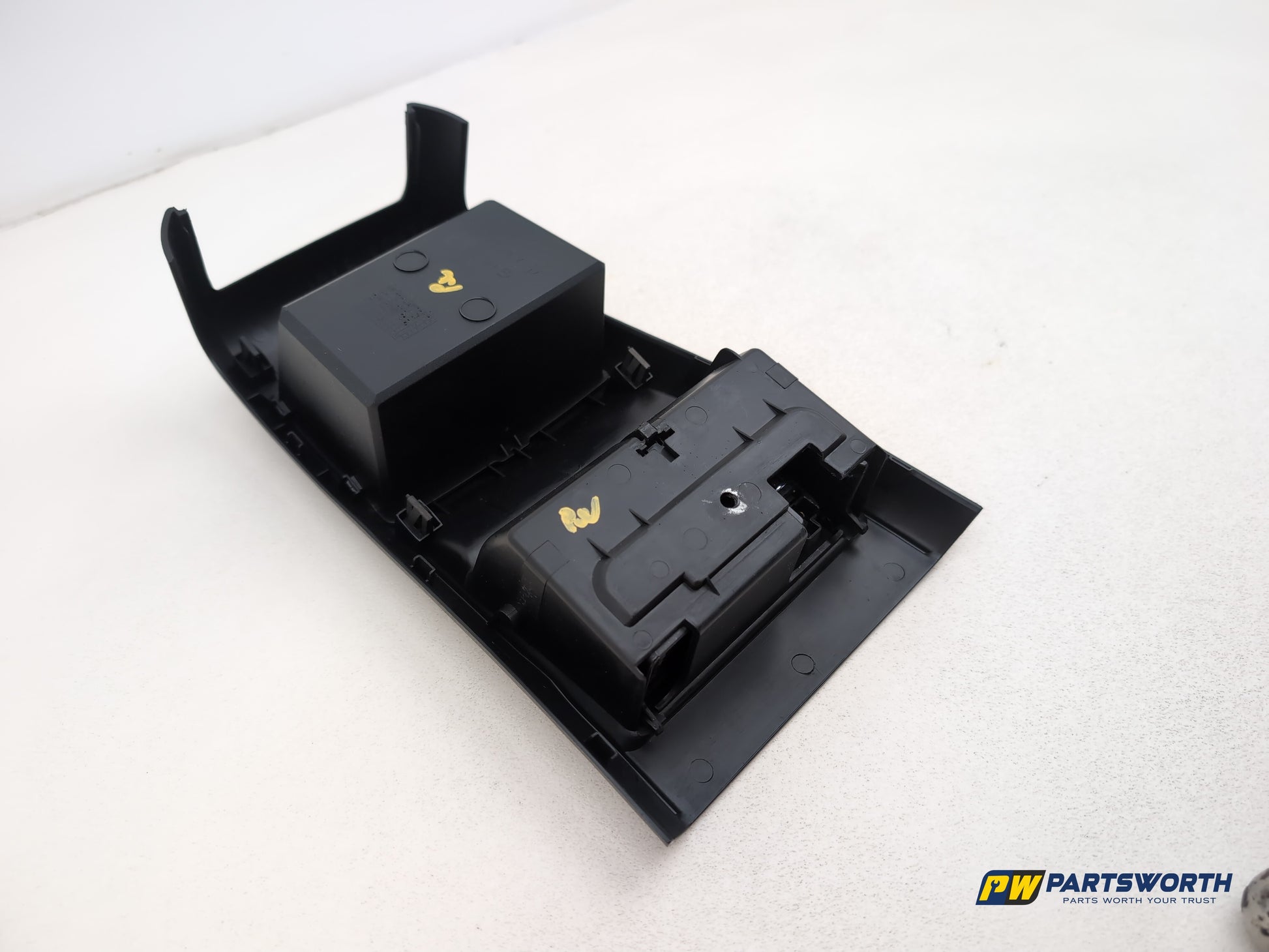 Mercedes-Benz B160 B-Class W245 Rear Centre Console Storage Trim A1696830091 - photo 10