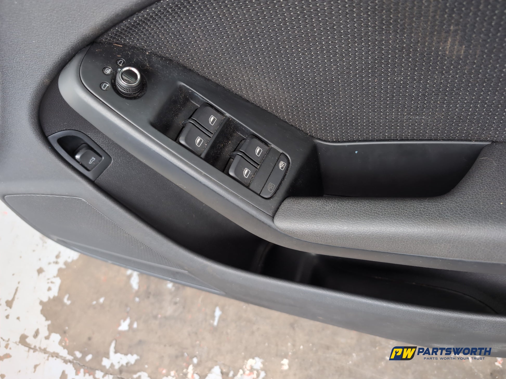 Door Front RH 9