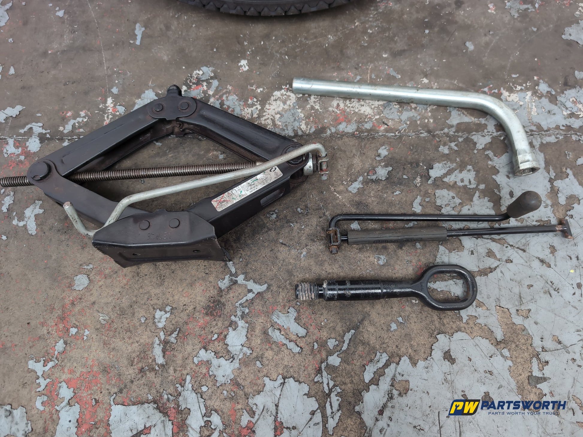 Space Saver Spare Wheel and Tool Kit  10