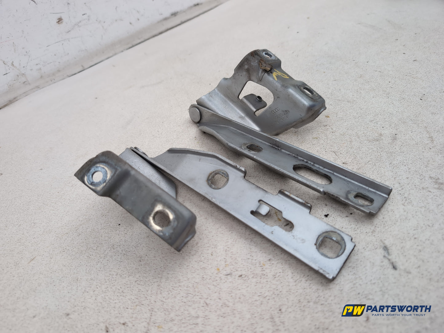 Bonnet Hinges 3