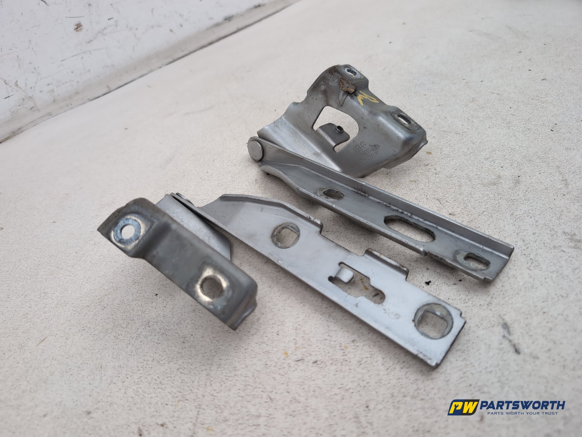 Bonnet Hinges 3