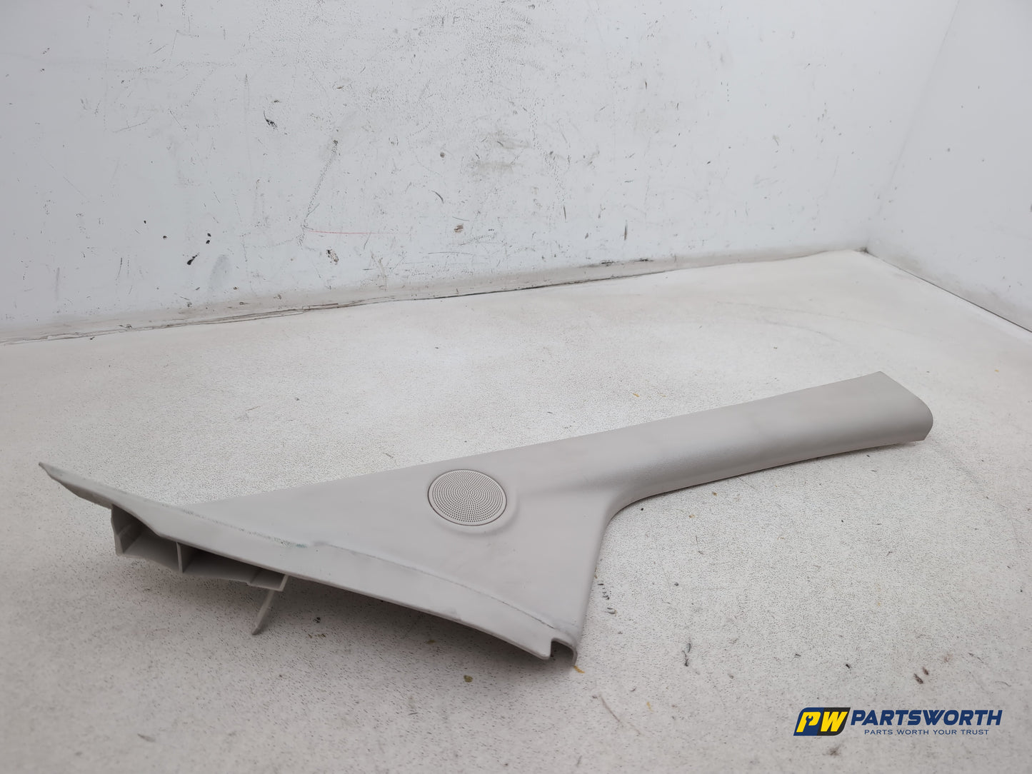 RH A Pillar Trim  3