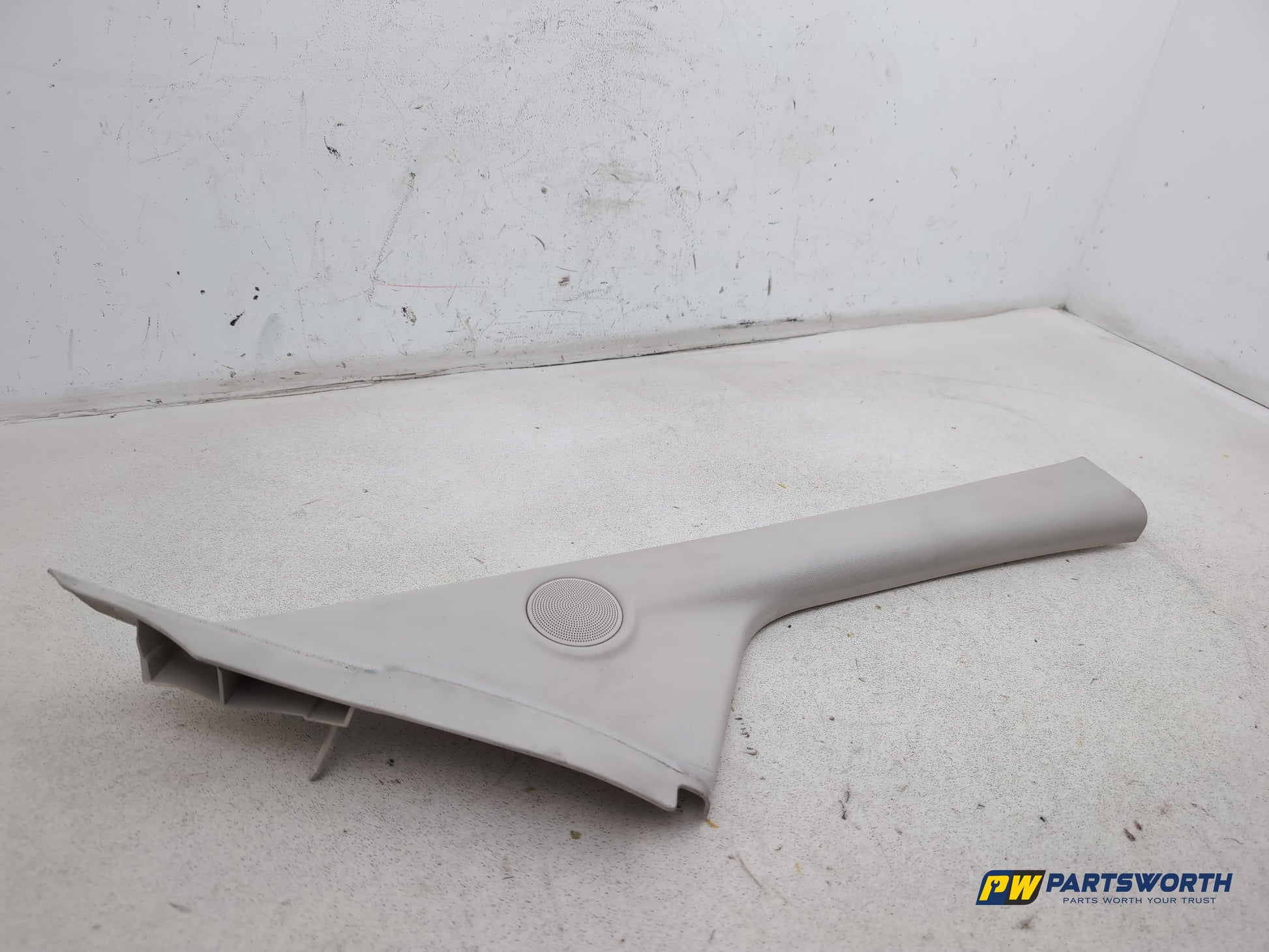 RH A Pillar Trim  3