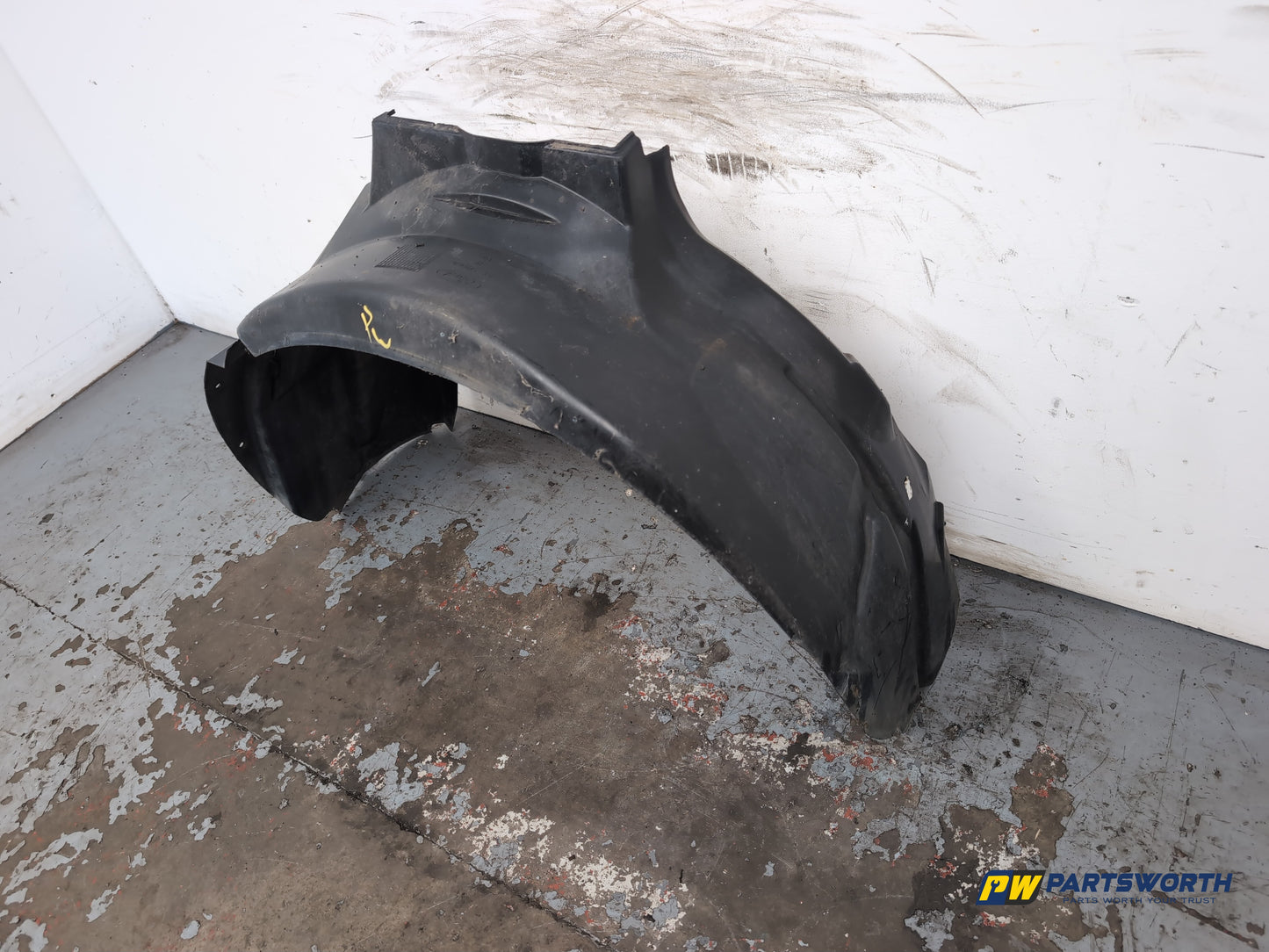 Moulding Wheel Arch Front LH 3