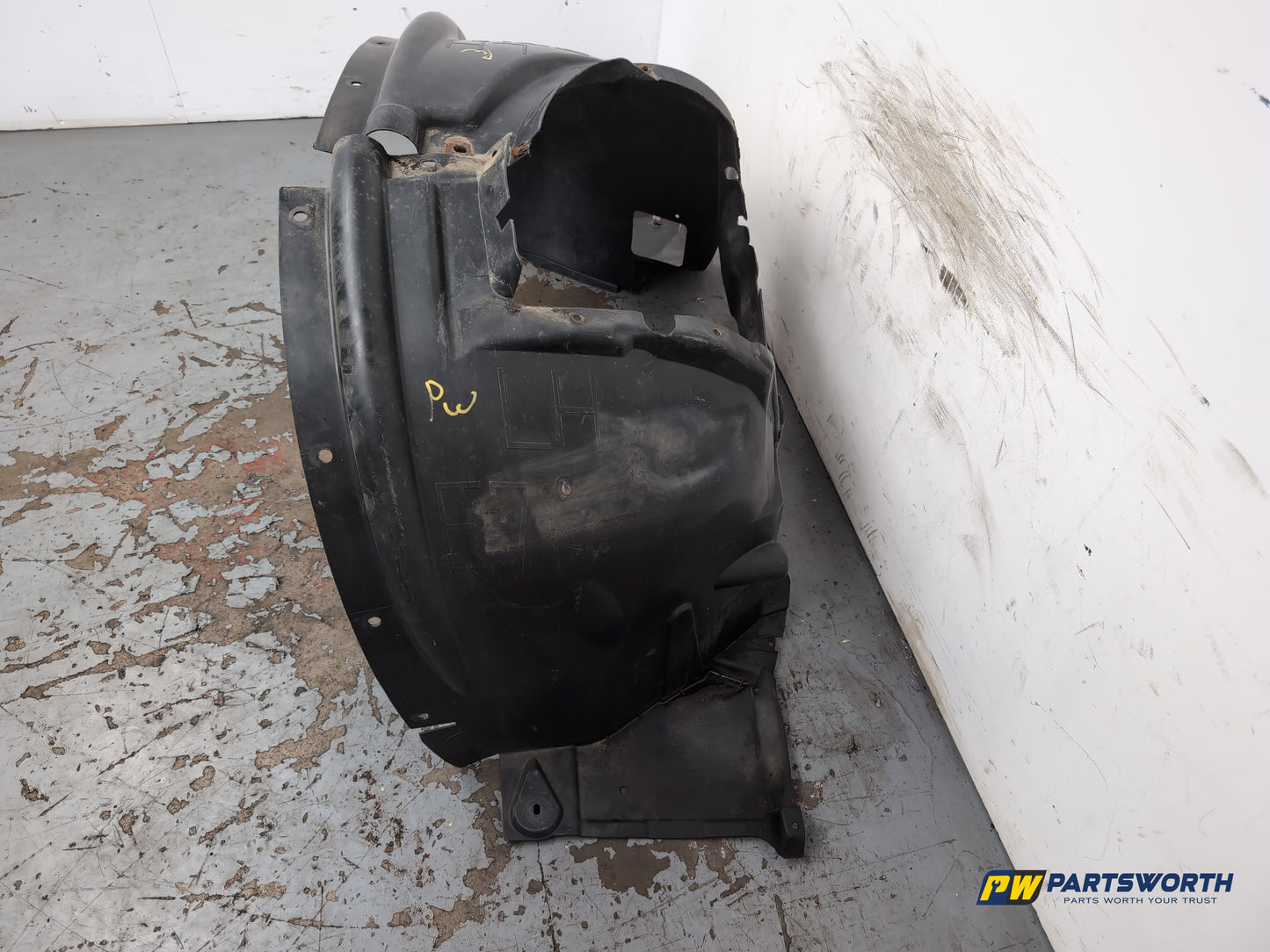 Moulding Wheel Arch Front LH 3