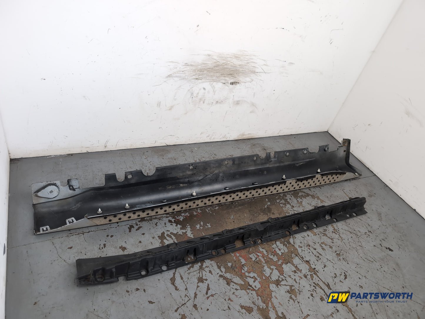 Side Skirt LH 3
