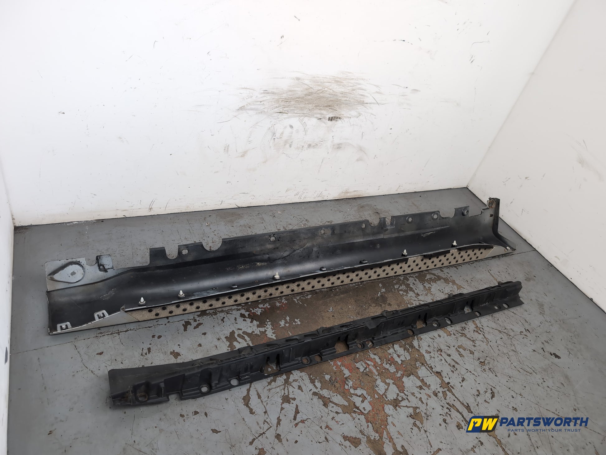 Side Skirt LH 3