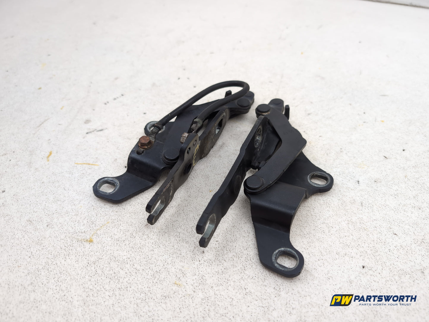 Bonnet Hinges 3