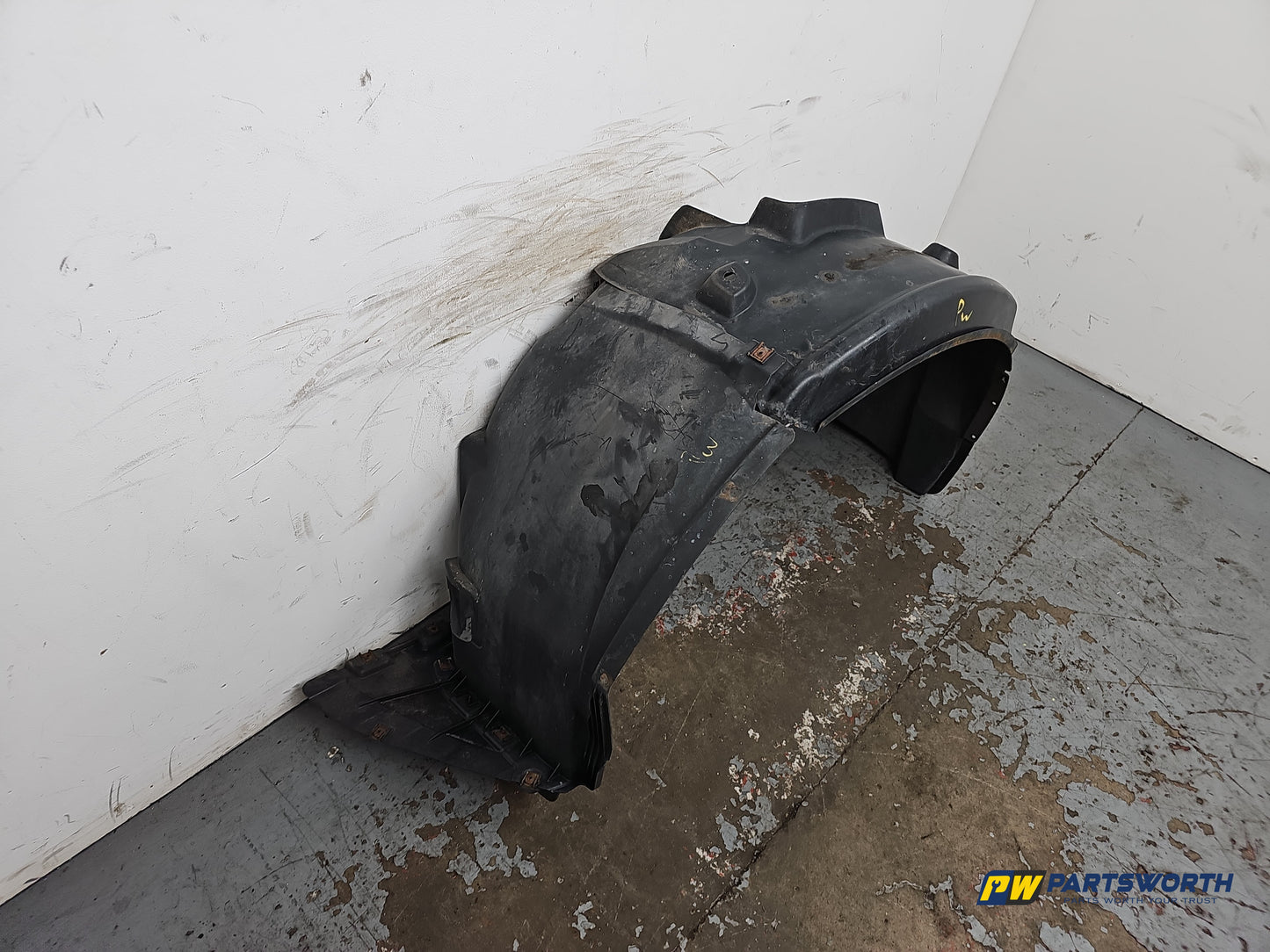 Moulding Wheel Arch Front LH 3