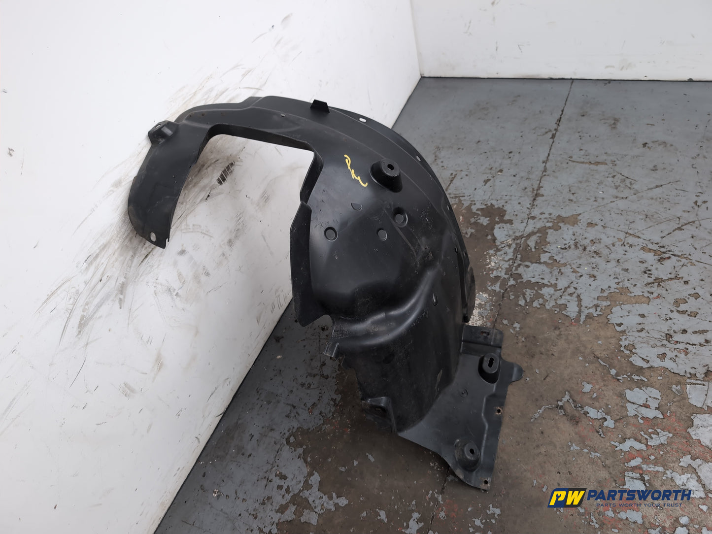 Moulding Wheel Arch Front LH 3