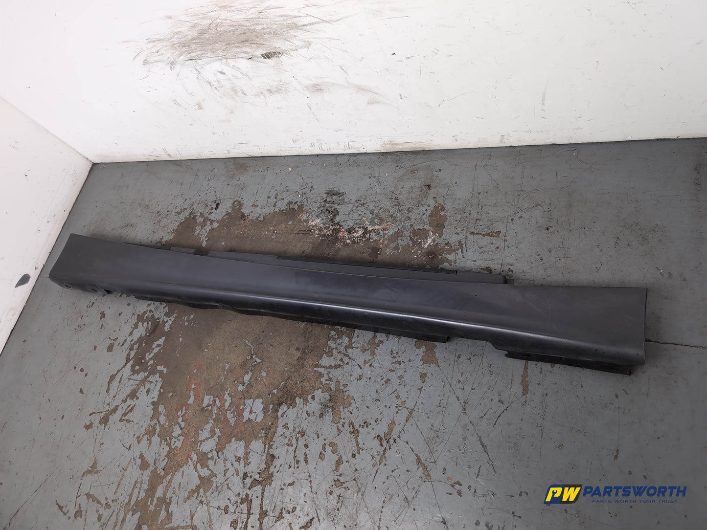 Side Skirt RH 3