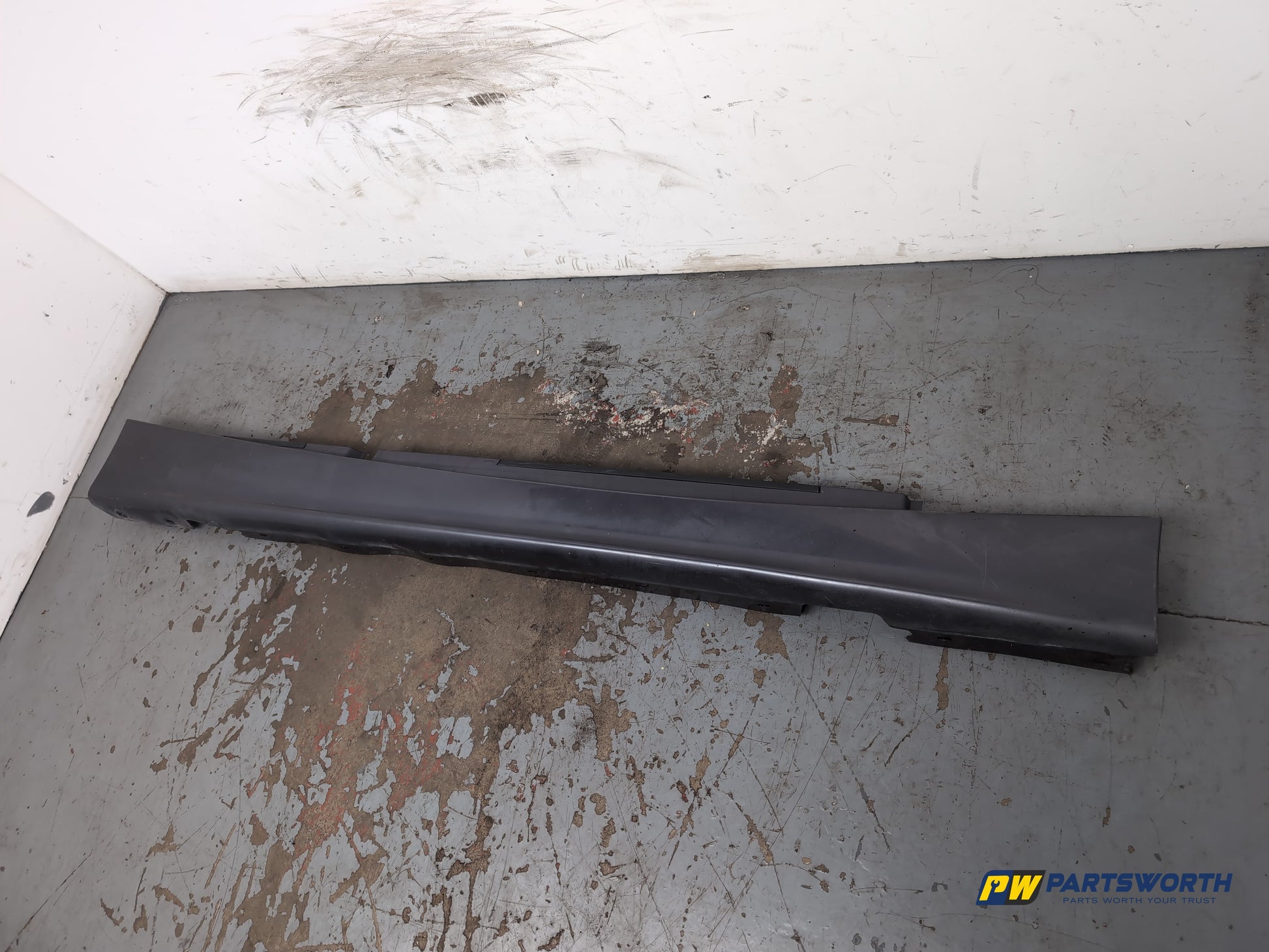 Side Skirt RH 3