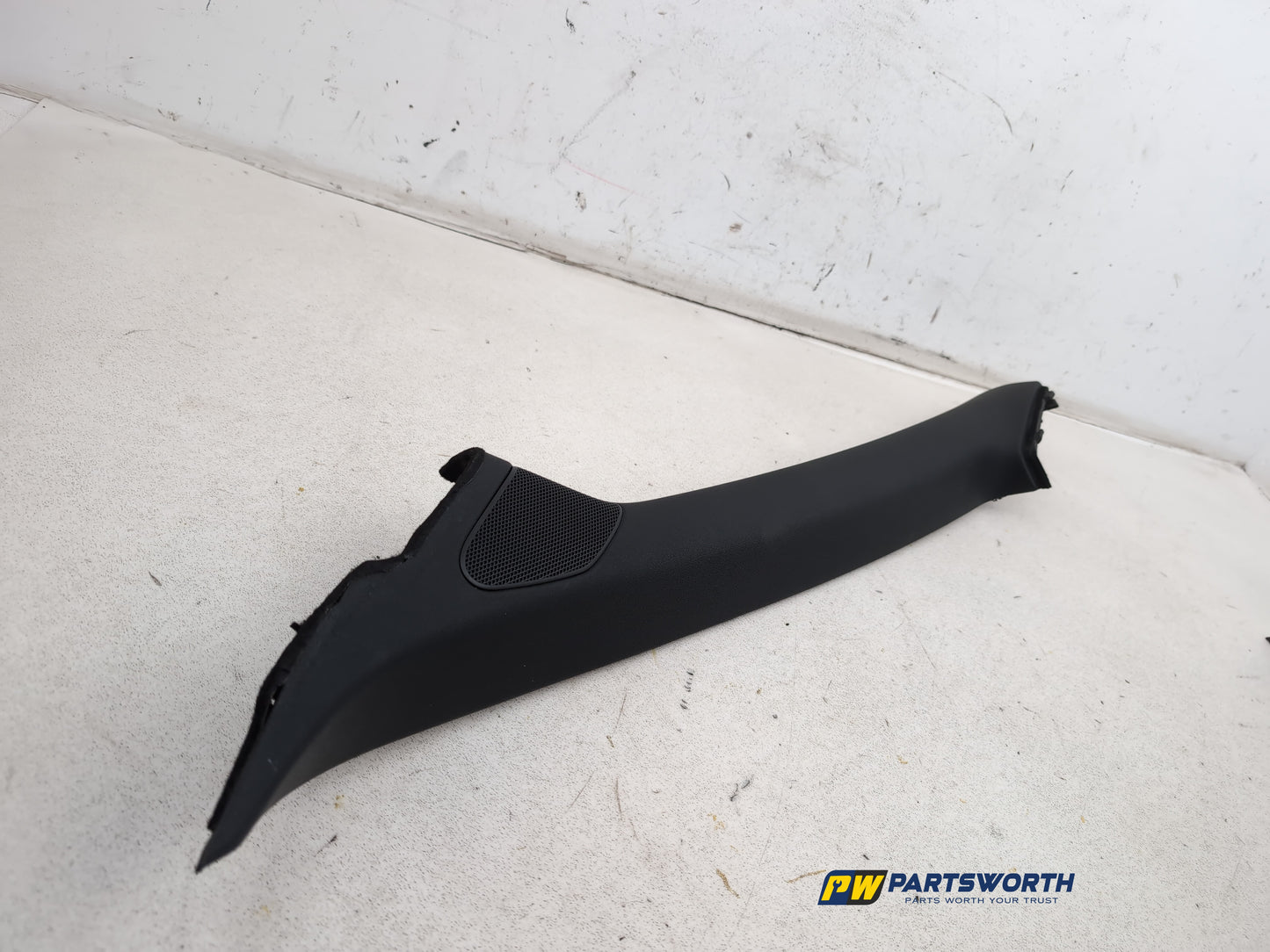 LH A Pillar Trim  3