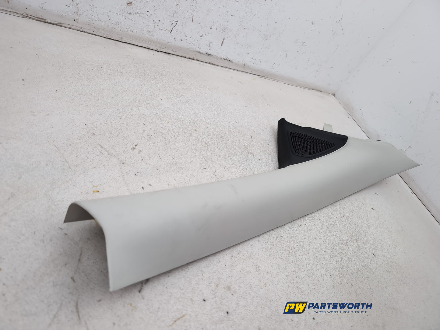 RH A Pillar Trim  3